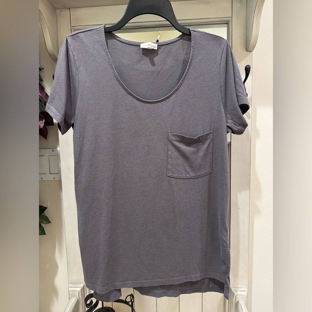 Wilfred free gray pocket front tee size XS